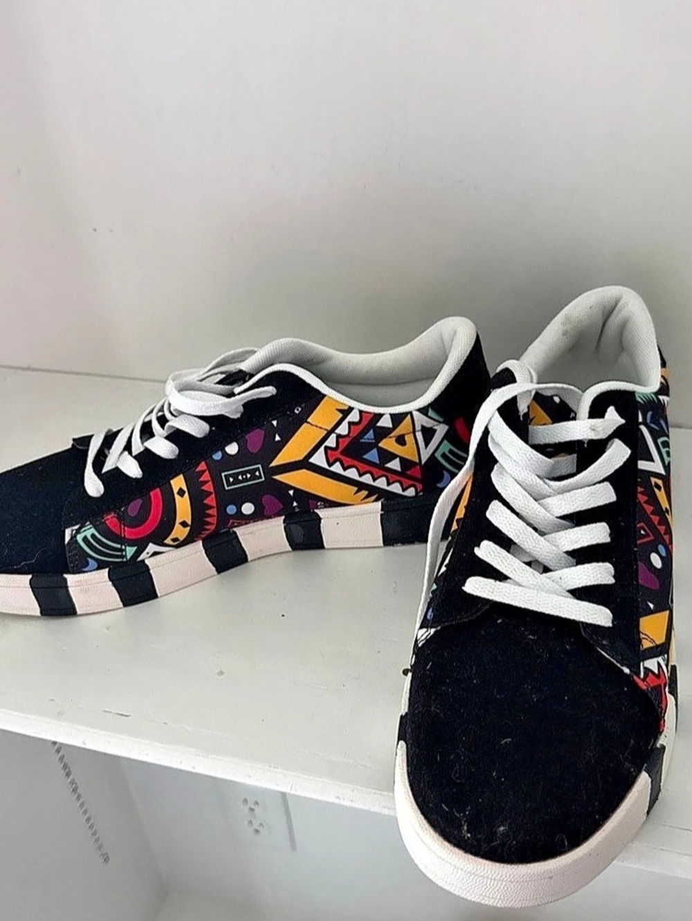 Fashion Professional Skateboard Shoe Geometric Sneakers Black & White